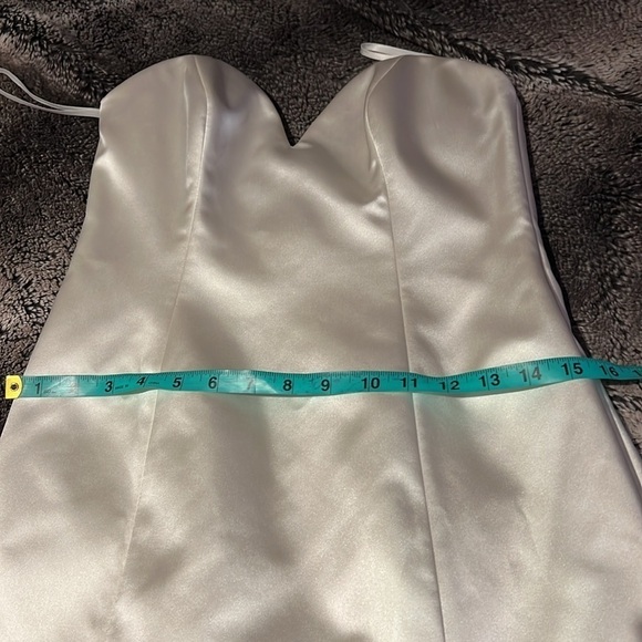 Elegant White Strapless Vintage Dress - Picture 10 of 13